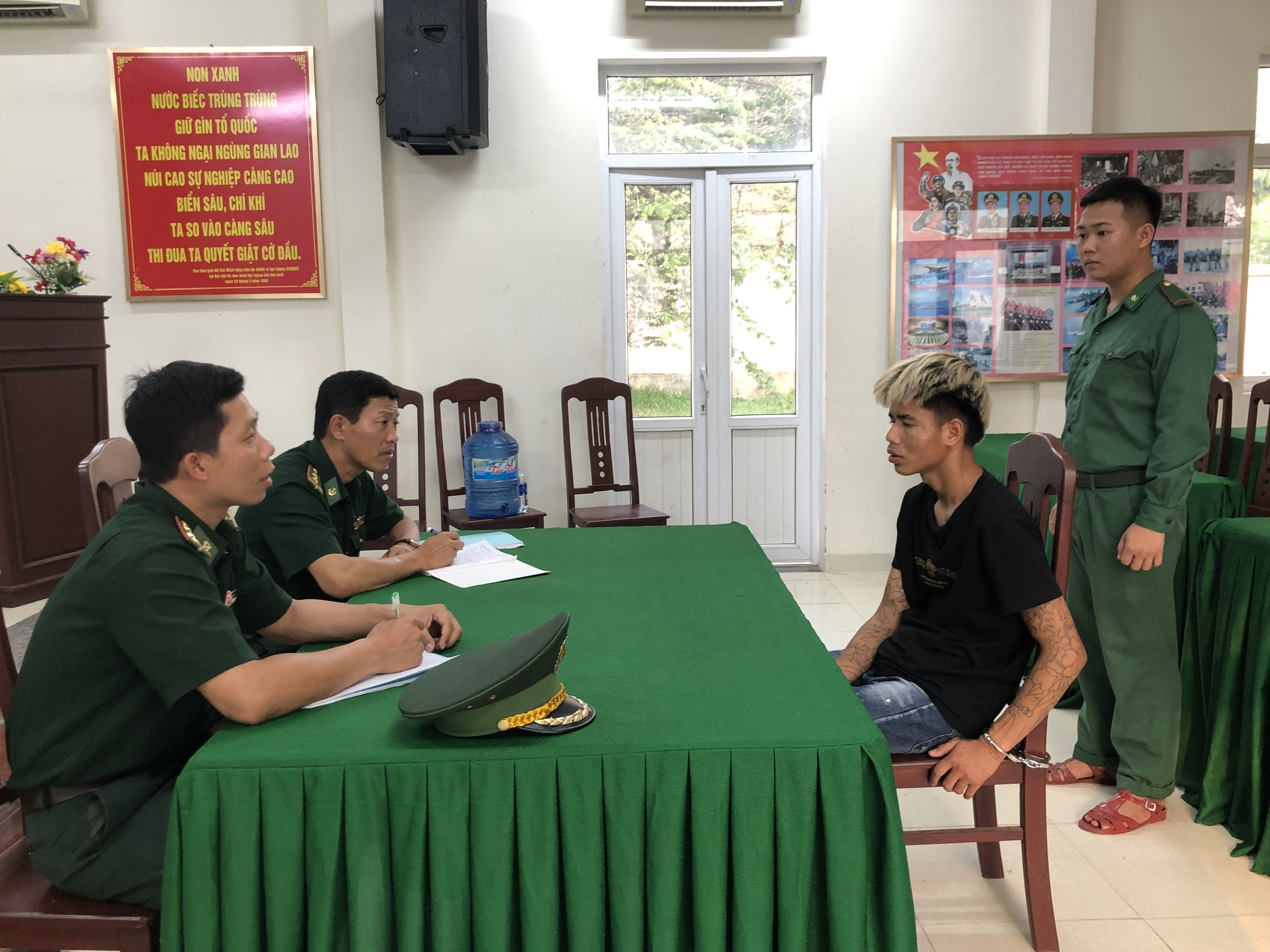 Triệt phá đường dây đưa người xuất, nhập cảnh trái phép- Ảnh 1.