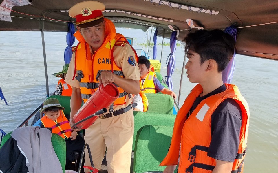 Tăng cường kiểm trao giao thông đường thủy