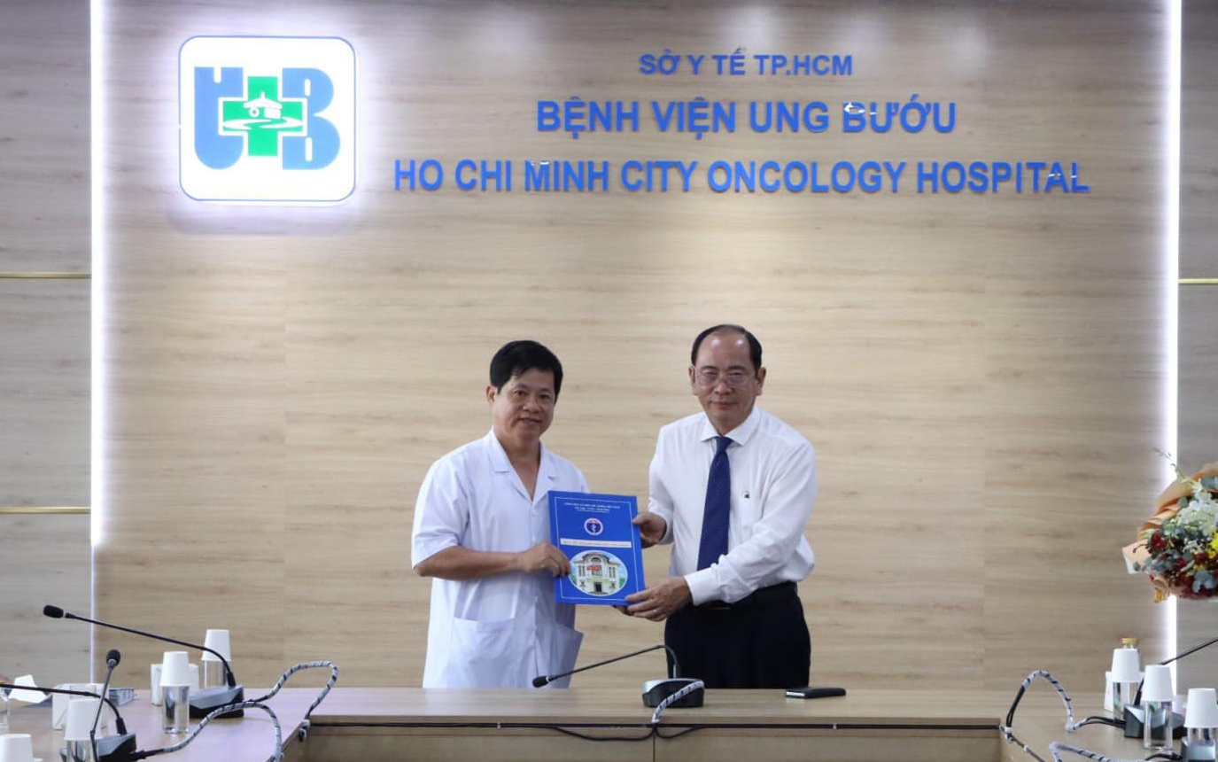 Tiến sĩ - b&aacute;c sĩ Diệp Bảo Tuấn điều h&agrave;nh Bệnh viện Ung bướu TP HCM