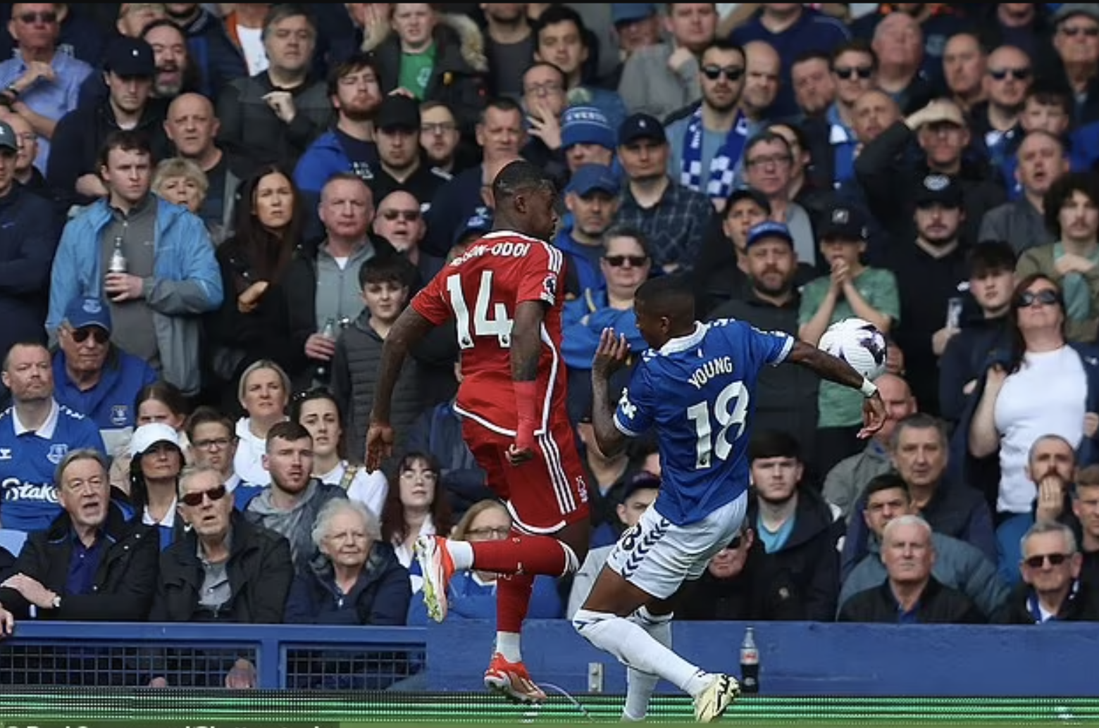 Nottingham Forest "bị cướp" 3 quả phạt đền, cựu trọng tài Anh bóc phốt đồng nghiệp- Ảnh 5.