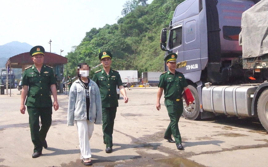 Giải cứu, đưa b&eacute; g&aacute;i bị lừa b&aacute;n từ L&agrave;o về Việt Nam- Ảnh 2.