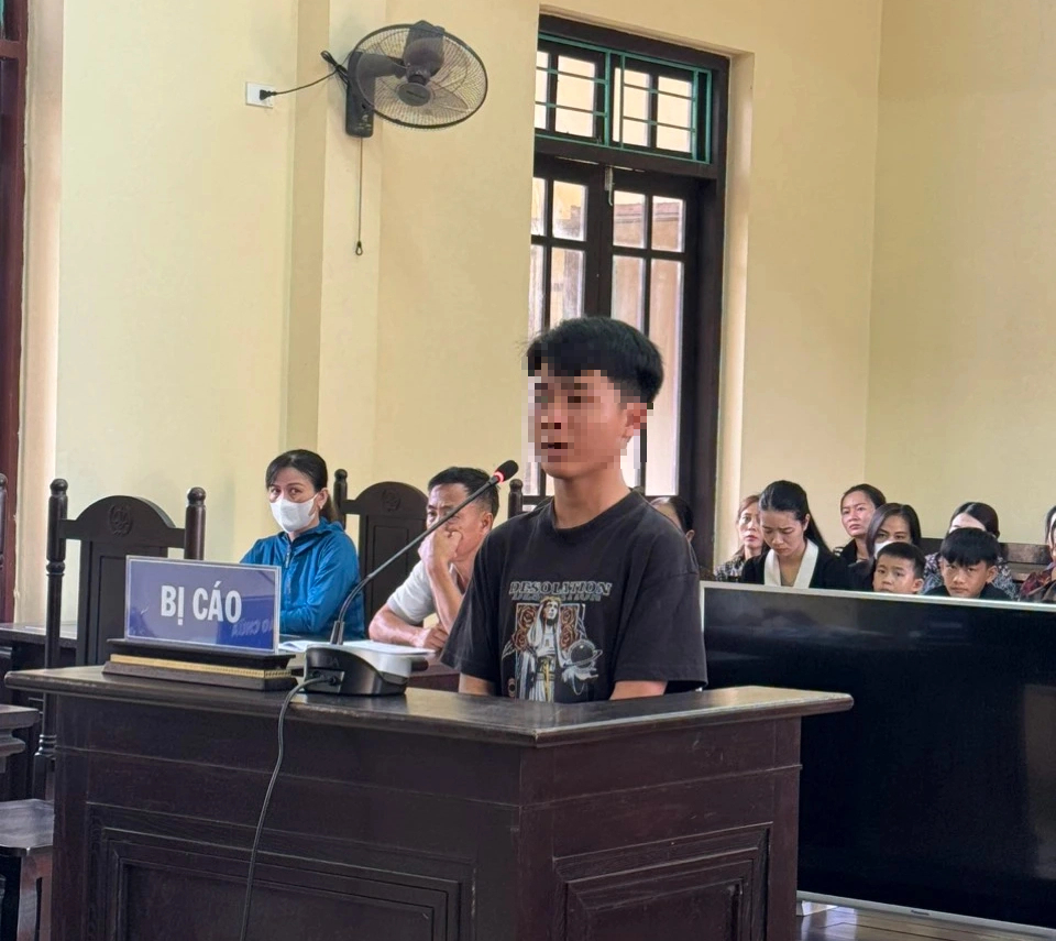 Đ&aacute;nh người nhập viện v&igrave;... gh&eacute;t th&aacute;i độ đi xe nhấp nh&aacute;y đ&egrave;n li&ecirc;n tục- Ảnh 1.