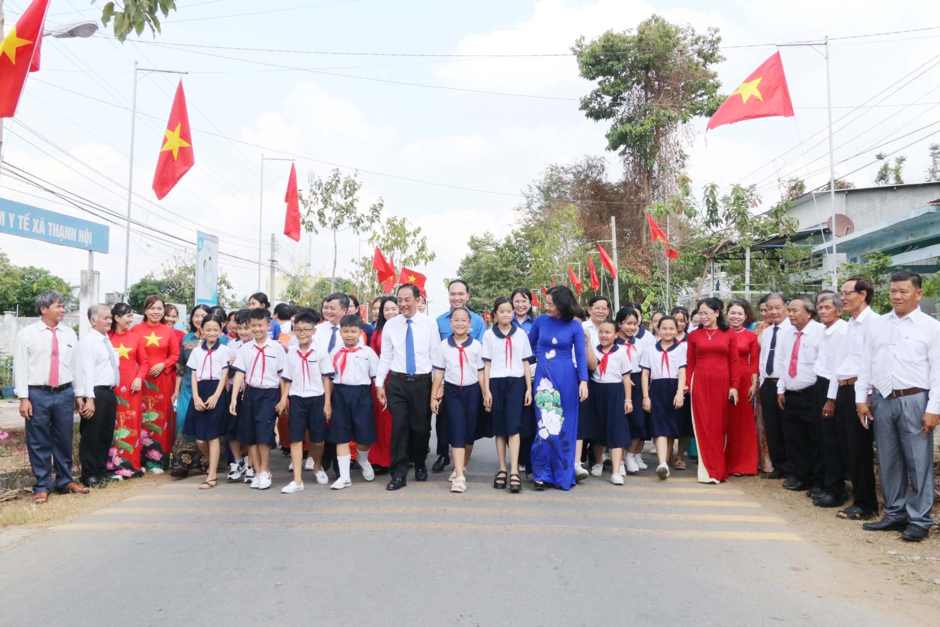 Khánh thành công trình "Đường cờ Tổ quốc" thứ 2 tại Bình Dương- Ảnh 6.