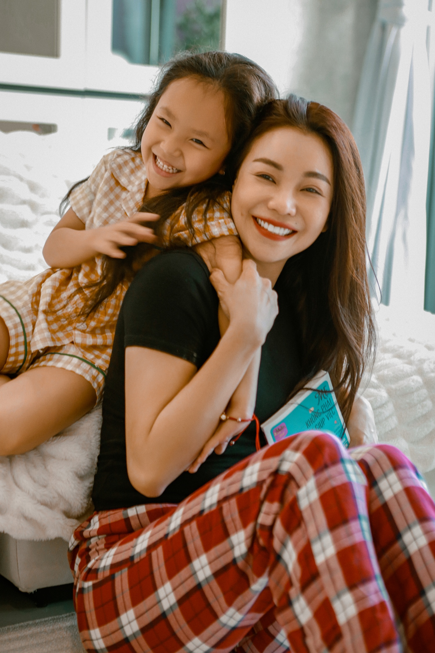 Tr&agrave; Ngọc Hằng bật m&iacute; 