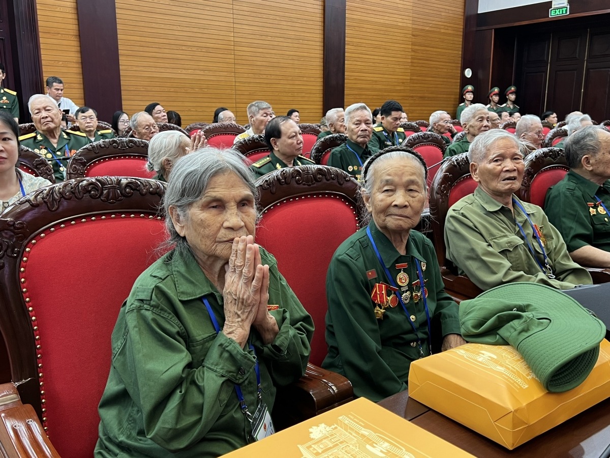 Gặp mặt 300 cựu chiến binh, cựu thanh ni&ecirc;n xung phong tham gia Chiến dịch Điện Bi&ecirc;n Phủ- Ảnh 4.