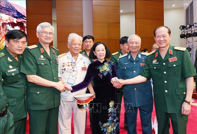 Gặp mặt 300 cựu chiến binh, cựu thanh ni&ecirc;n xung phong tham gia Chiến dịch Điện Bi&ecirc;n Phủ- Ảnh 3.