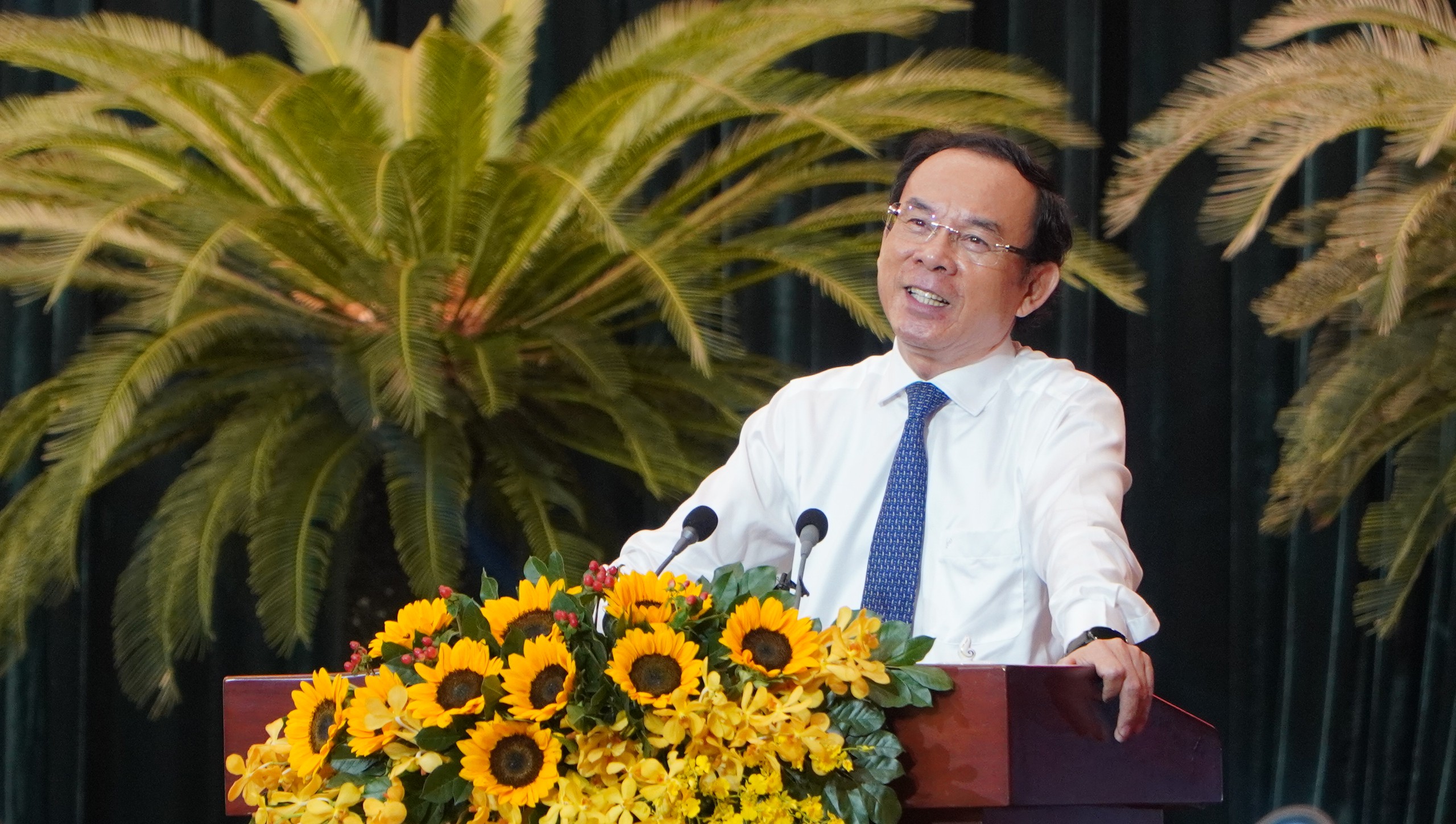 Phát huy tinh thần đại đoàn kết từ chiến thắng Điện Biên Phủ và chiến thắng 30-4-1975- Ảnh 1.
