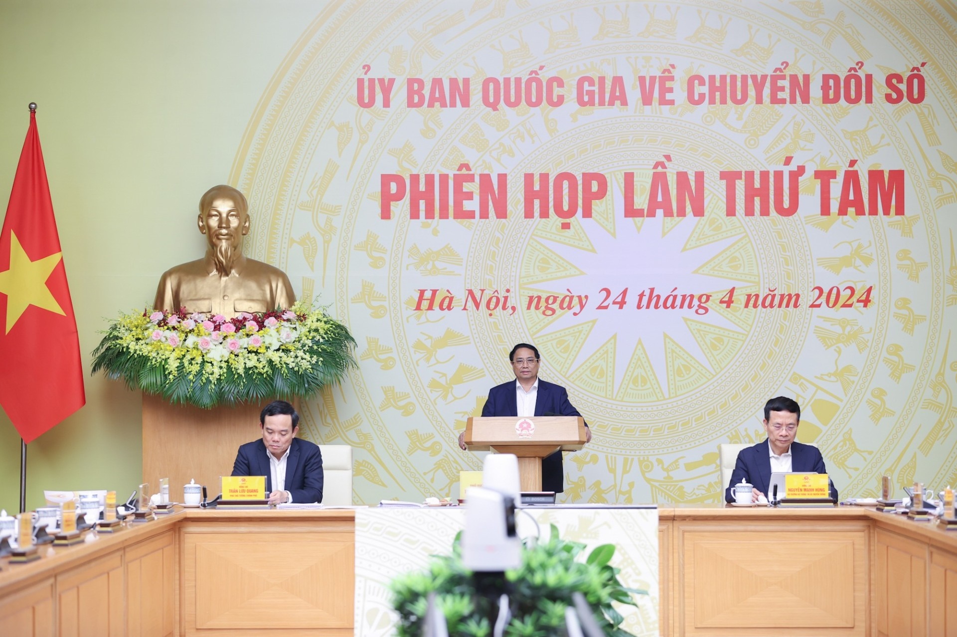 Thủ tướng Phạm Minh Ch&iacute;nh, Chủ tịch Ủy ban Quốc gia về chuyển đổi số, đ&aacute;nh gi&aacute; c&ocirc;ng t&aacute;c chuyển đổi số đ&atilde; &ldquo;đến từng ng&otilde;, g&otilde; từng nh&agrave;, r&agrave; từng người&rdquo;Ảnh: Nhật Bắc