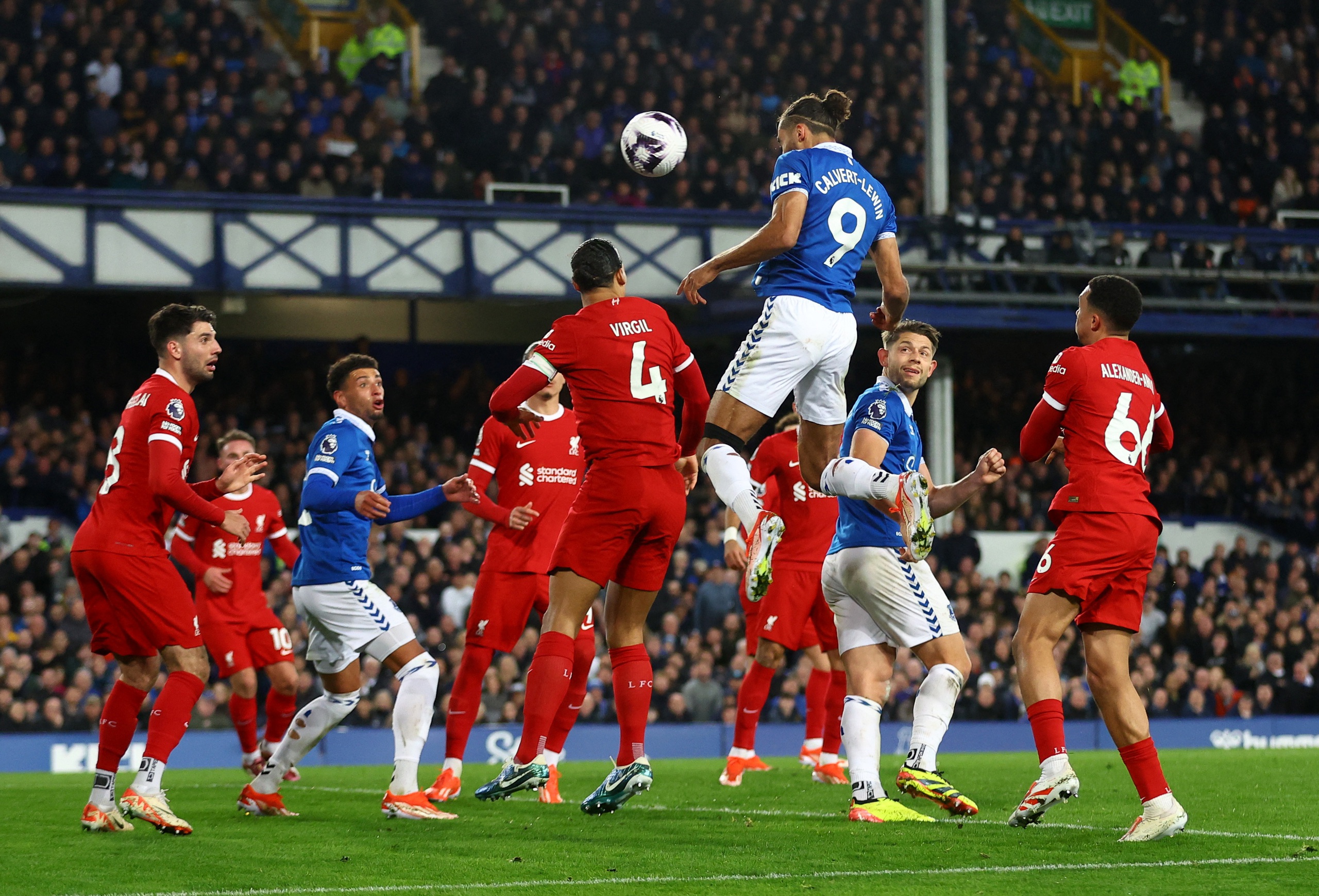 Trắng tay trận derby, Liverpool hụt hơi ở cuộc đua vô địch Anh- Ảnh 5.