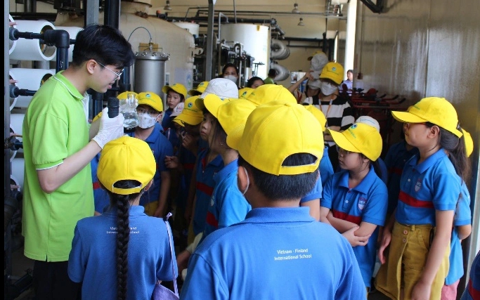 Học sinh Trường Quốc tế VFIS tham quan VWS
