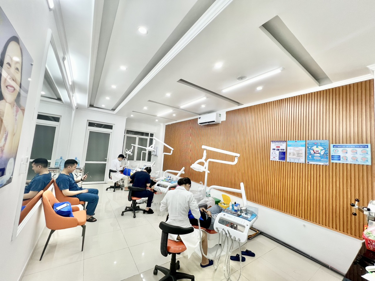 Bác sĩ tại nha khoa Amber chia sẻ kinh nghiệm chọn implant phù hợp- Ảnh 1.