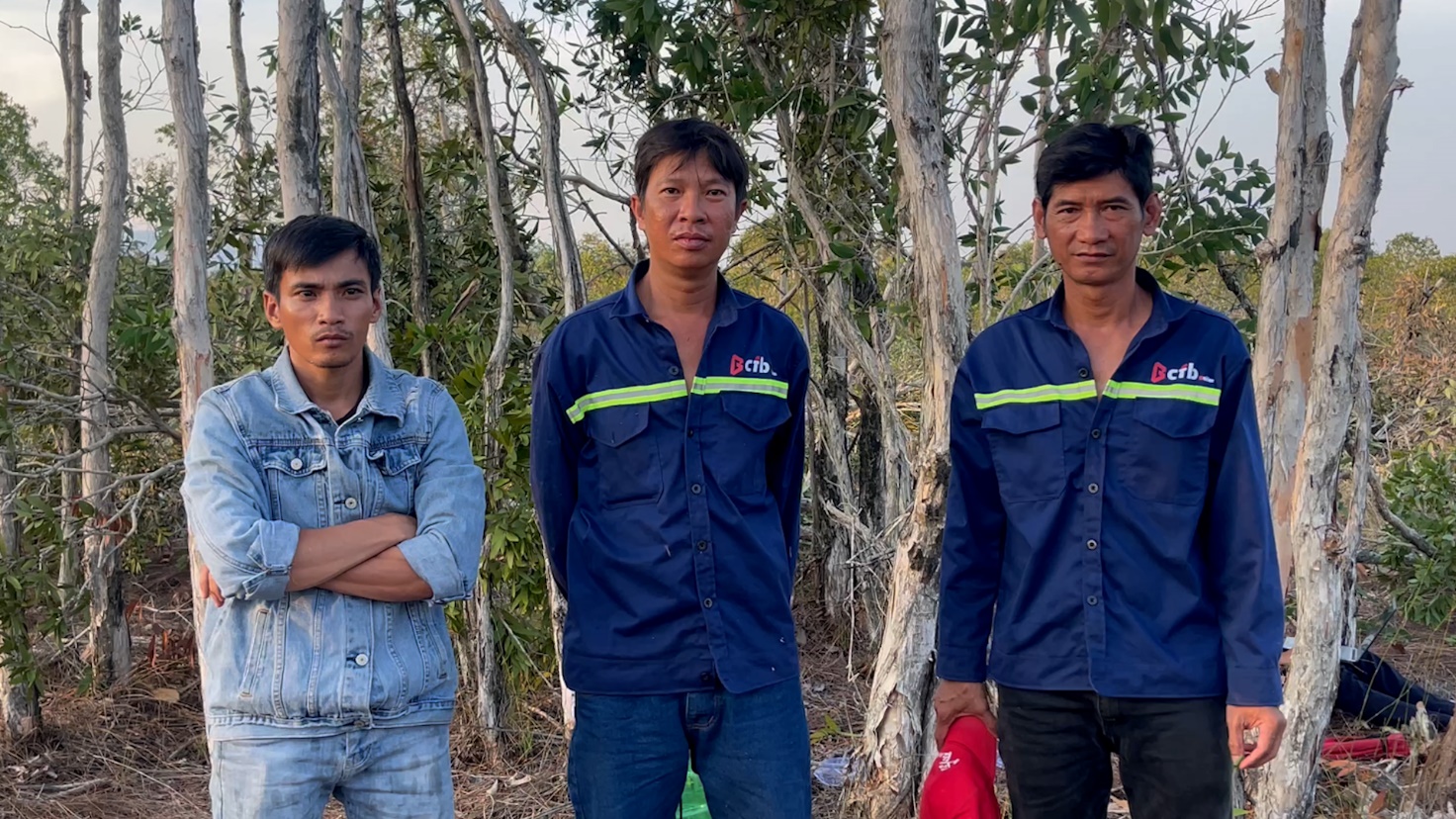 Bắt quả tang 3 đối tượng từ An Giang ra Ph&uacute; Quốc ph&aacute; rừng- Ảnh 1.