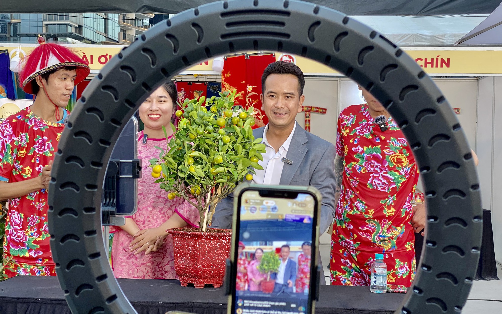 Người Việt dành bao nhiêu thời gian để mua hàng trên livestream?