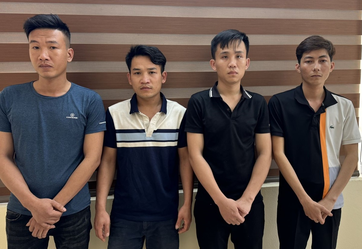 Ch&uacute; rể mở "tiệc ma t&uacute;y" tại đ&aacute;m cưới- Ảnh 1.
