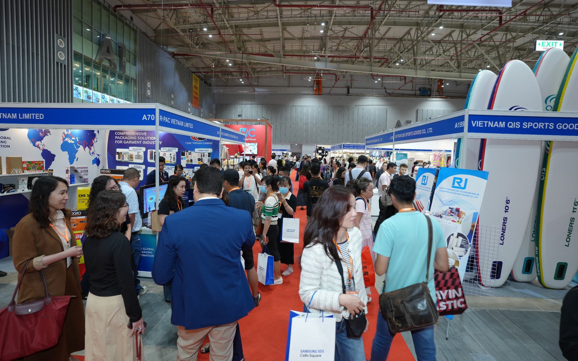 Hàng ngàn nhà mua hàng quốc tế đến Việt Nam tìm nguồn cung ứng