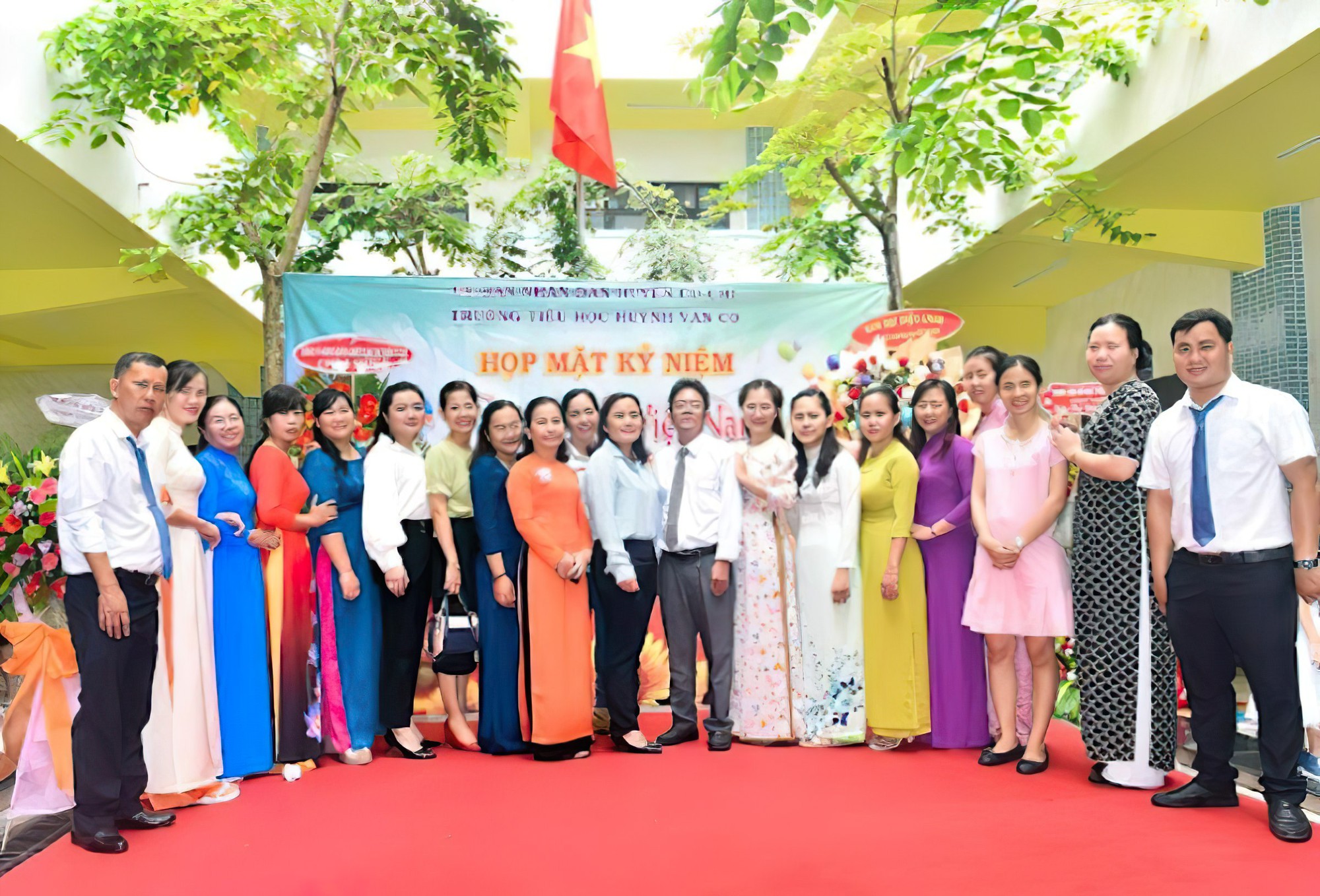 NÂNG BƯỚC NGƯỜI LAO ĐỘNG: Người thầy tận tụy- Ảnh 1.
