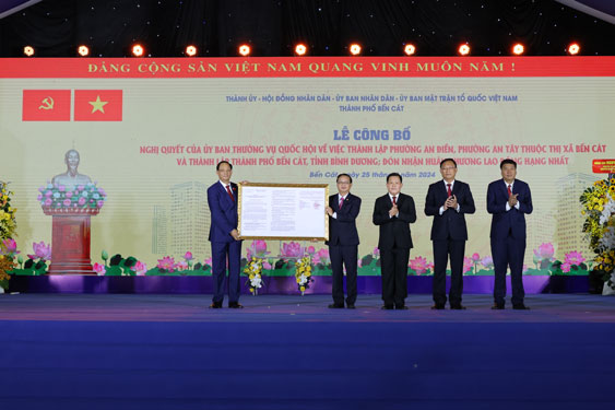 Sự kiện c&ocirc;ng bố nghị quyết đ&aacute;nh dấu bước ngoặt quan trọng với Bến C&aacute;t