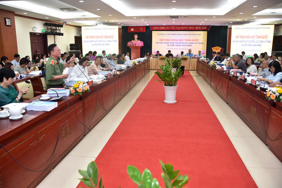 Hội thảo khoa học chủ đề “Văn học, nghệ thuật với đề tài lực lượng vũ trang và chiến tranh cách mạng”, ngày 25-4 Ảnh: TẤN THẠNH