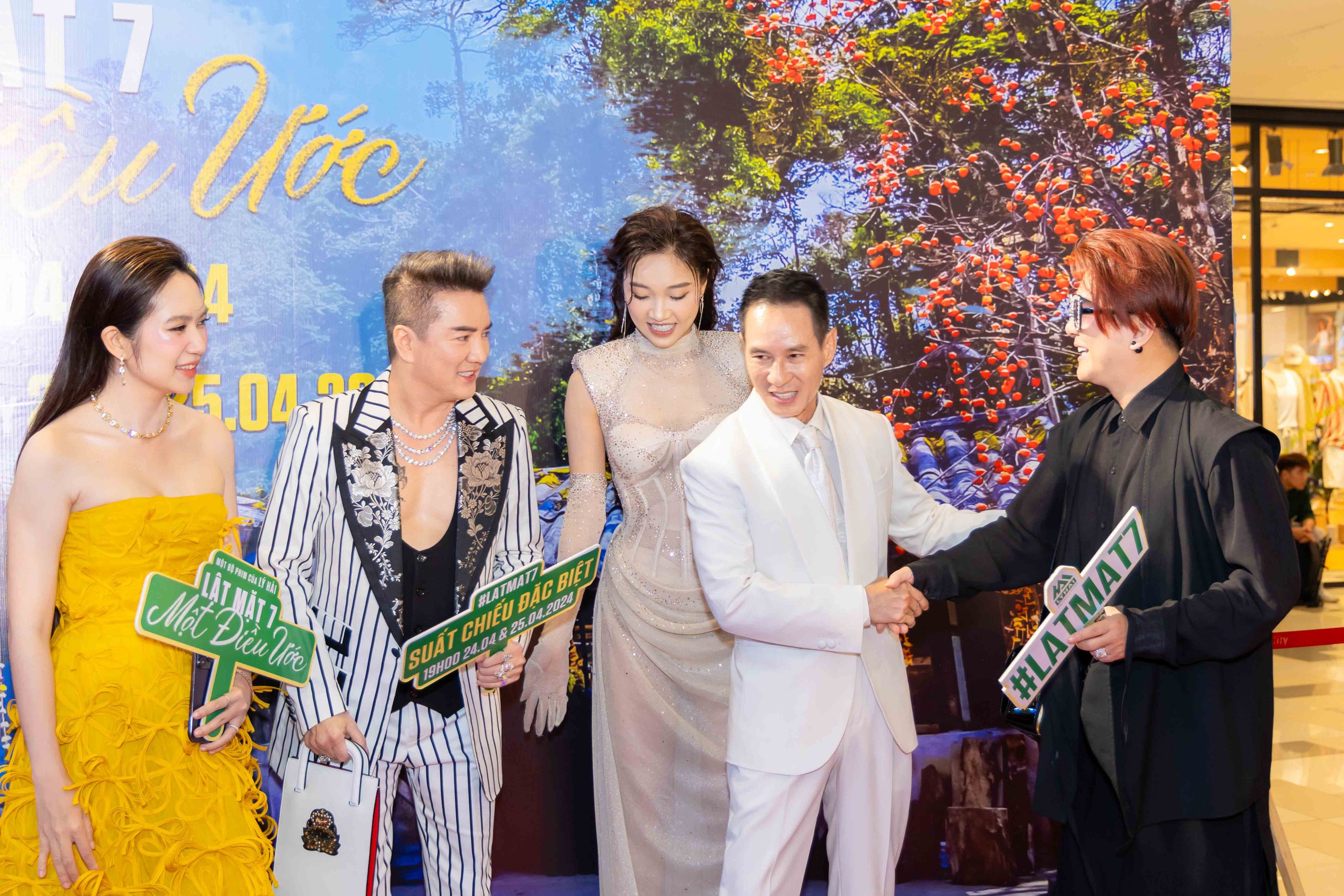 Đàm Vĩnh Hưng, Vũ Hà chúc mừng Lý Hải - Minh Hà- Ảnh 1.