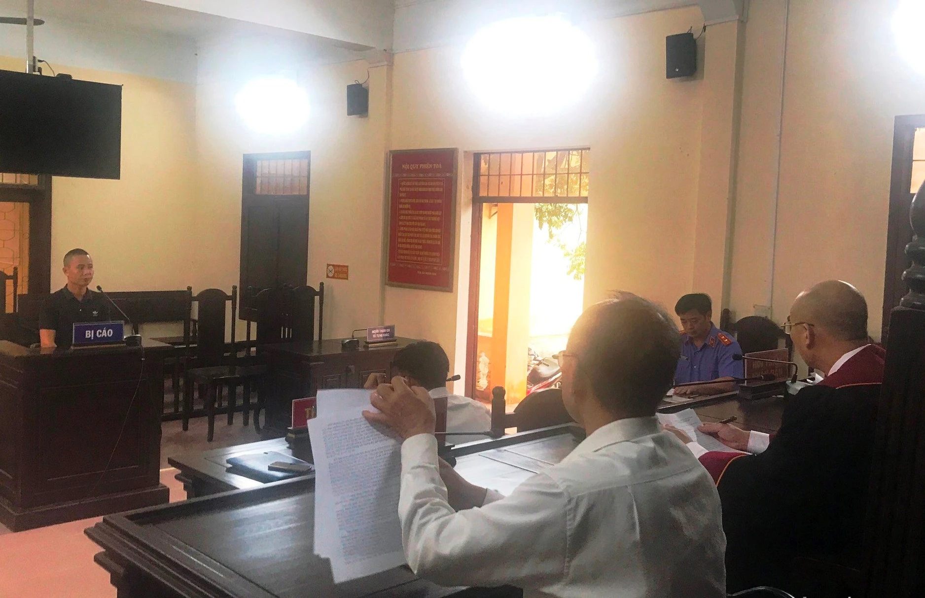 Mua bình rượu có ngâm rắn hổ mang chúa về trưng bày, chủ nhà hàng lĩnh án- Ảnh 1.