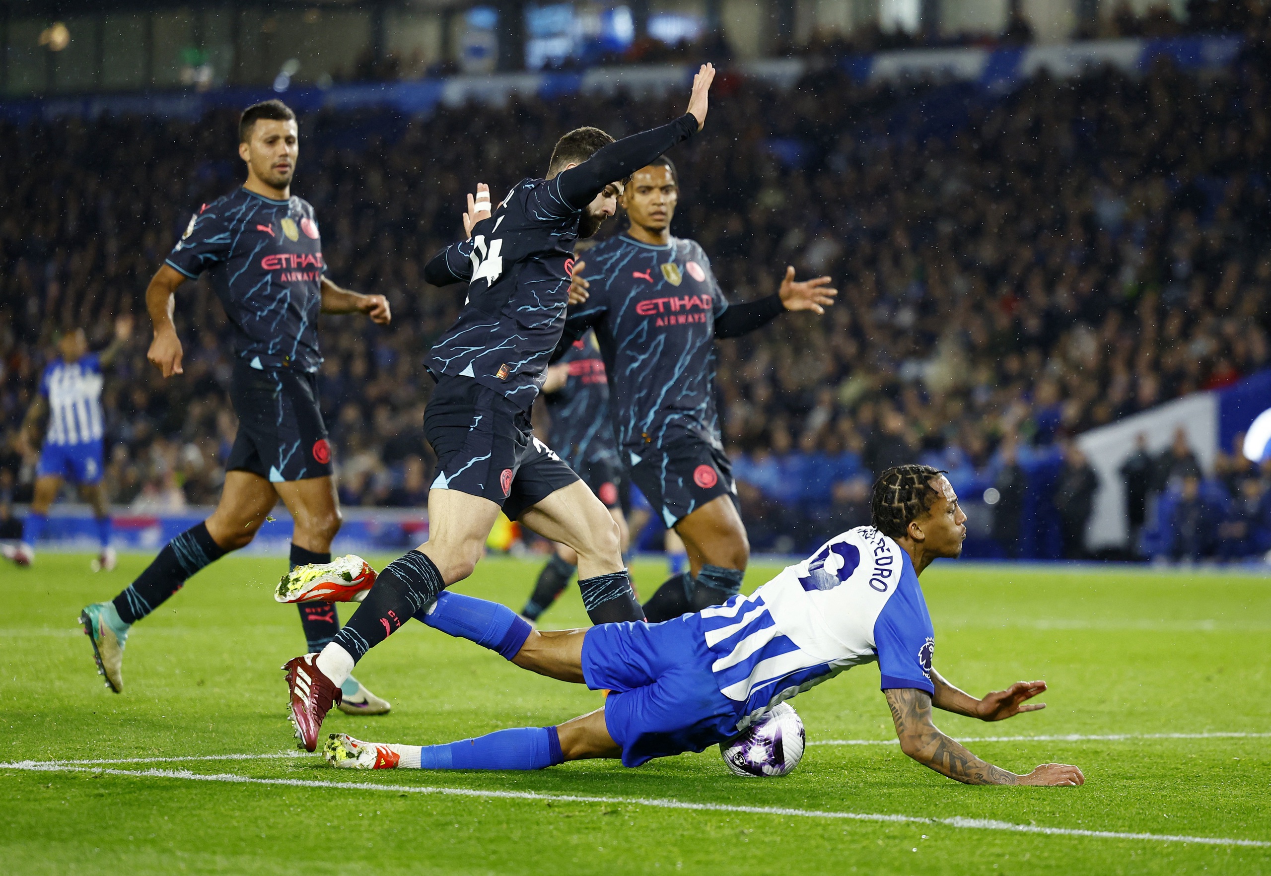 Đại thắng Brighton, Man City gi&agrave;nh ng&ocirc;i nh&igrave; bảng Ngoại hạng Anh- Ảnh 7.
