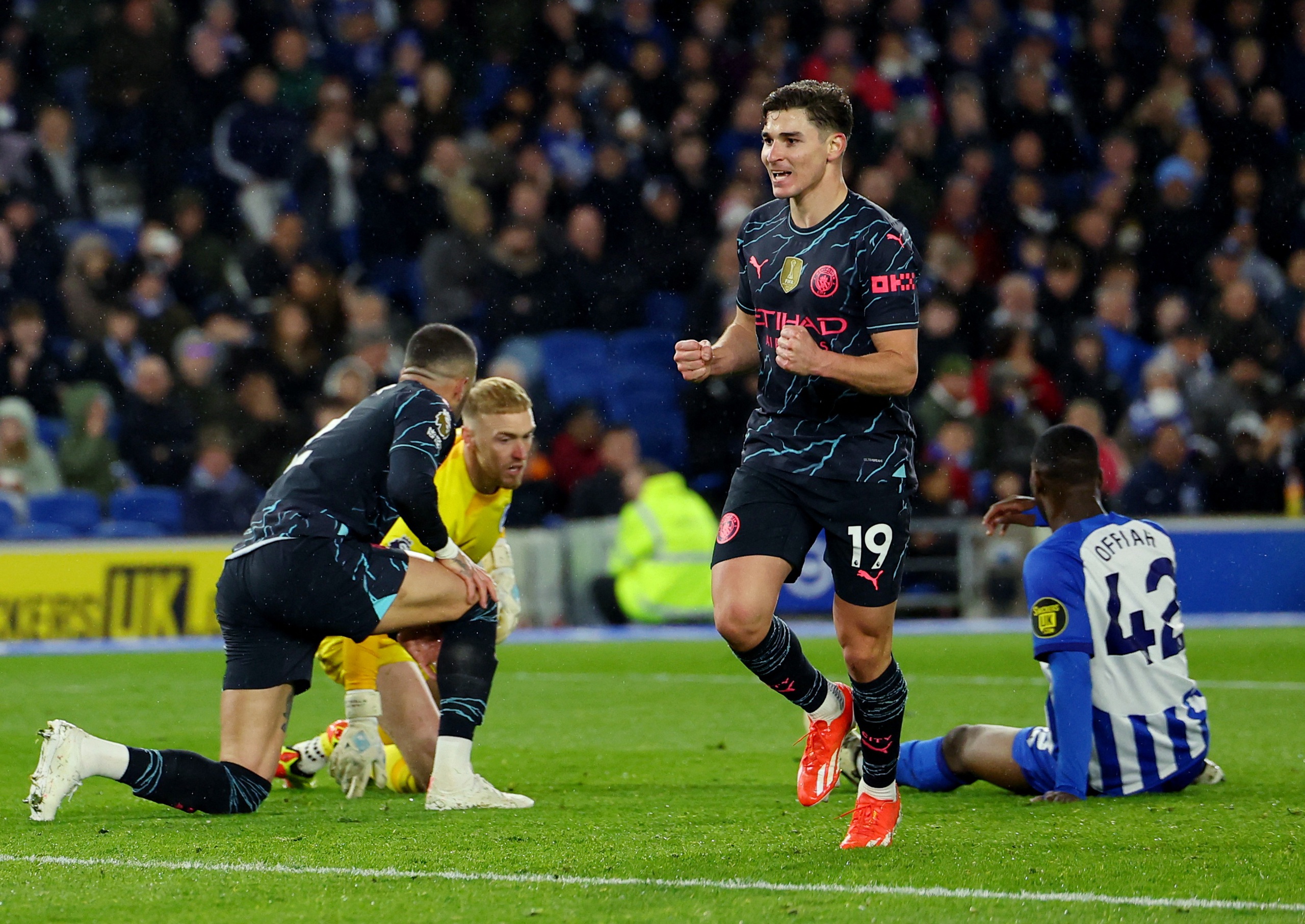 Đại thắng Brighton, Man City gi&agrave;nh ng&ocirc;i nh&igrave; bảng Ngoại hạng Anh- Ảnh 6.