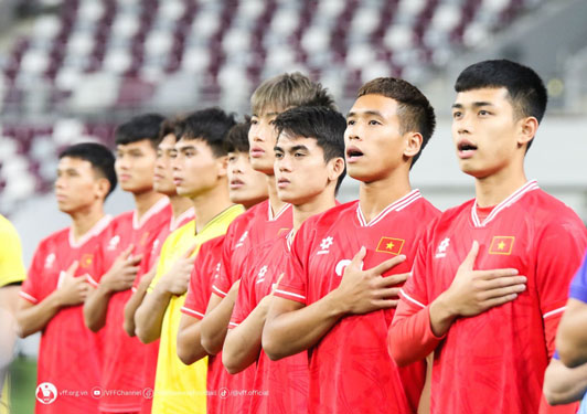 Người hâm mộ mong chờ các học trò HLV Hoàng Anh Tuấn vượt qua chính mình lấy vé đến Olympic Paris 2024.Ảnh: NHẬT ĐOÀN