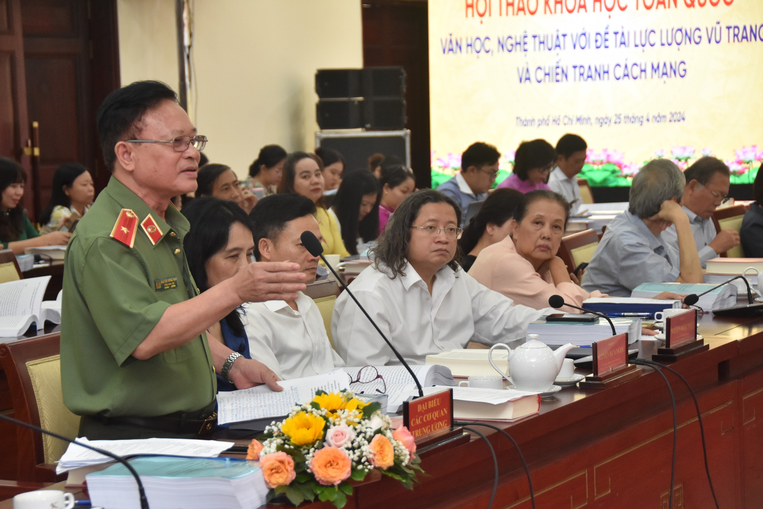 Văn nghệ sĩ lực lượng vũ trang phải là hạt nhân của nền văn học Việt Nam- Ảnh 6.