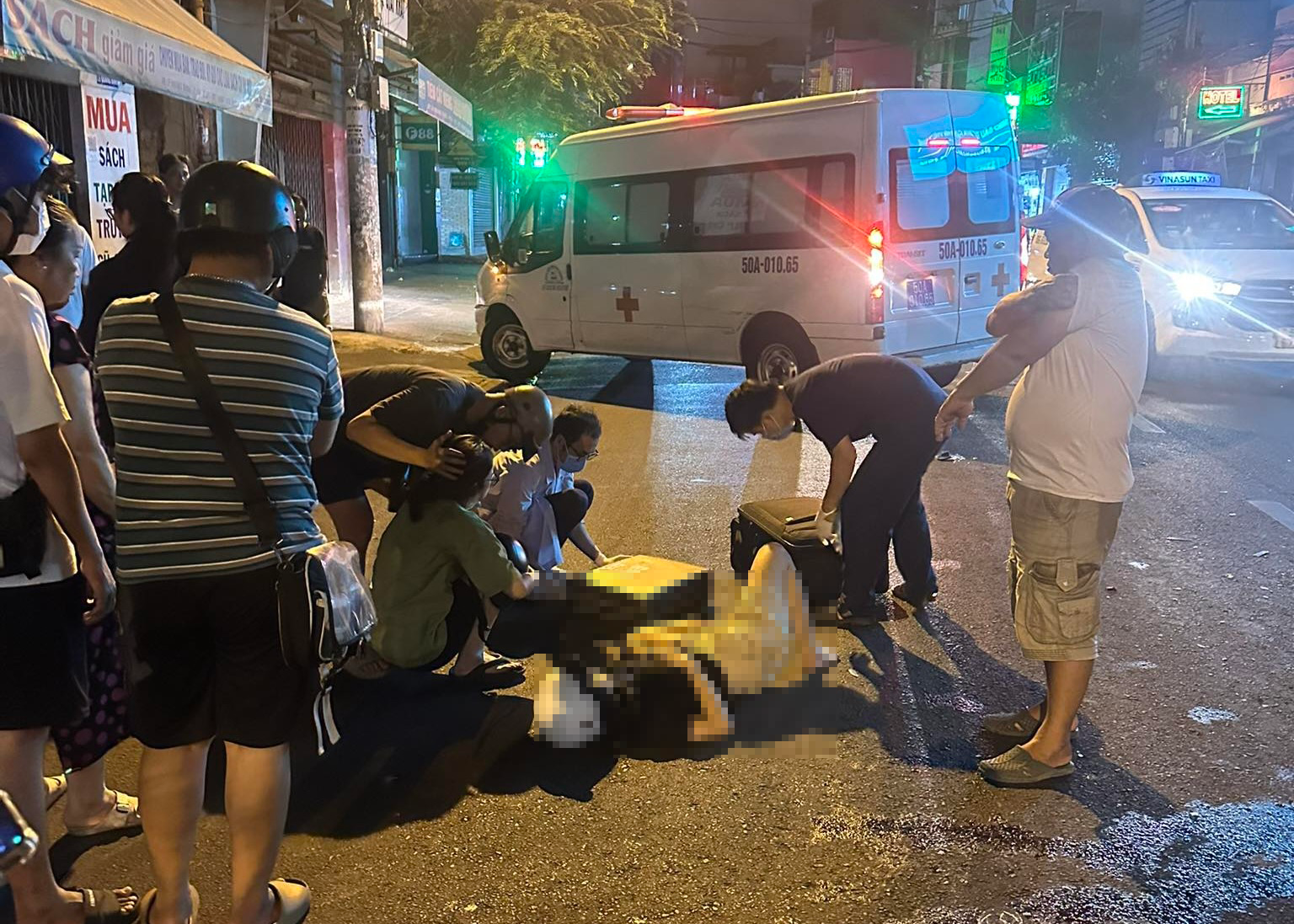 C&ocirc;ng an quận B&igrave;nh Thạnh t&igrave;m người rời khỏi hiện trường sau tai nạn- Ảnh 1.
