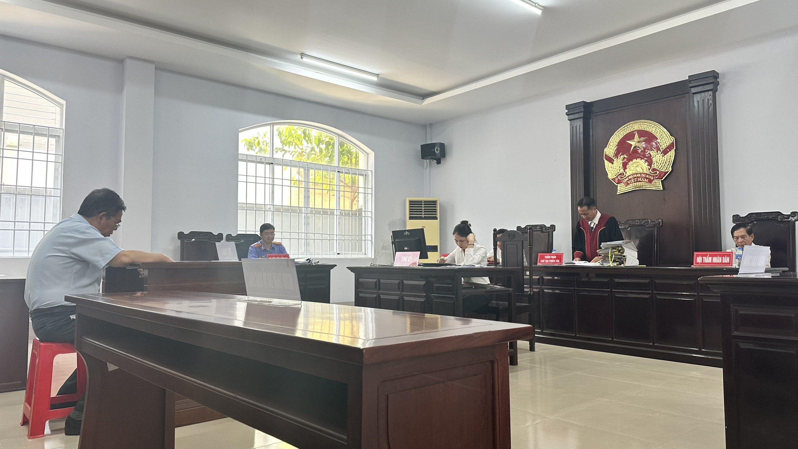 X&eacute;t xử nguy&ecirc;n trưởng ph&ograve;ng thanh tra tỉnh sau thời gian chữa bệnh t&acirc;m thần- Ảnh 1.
