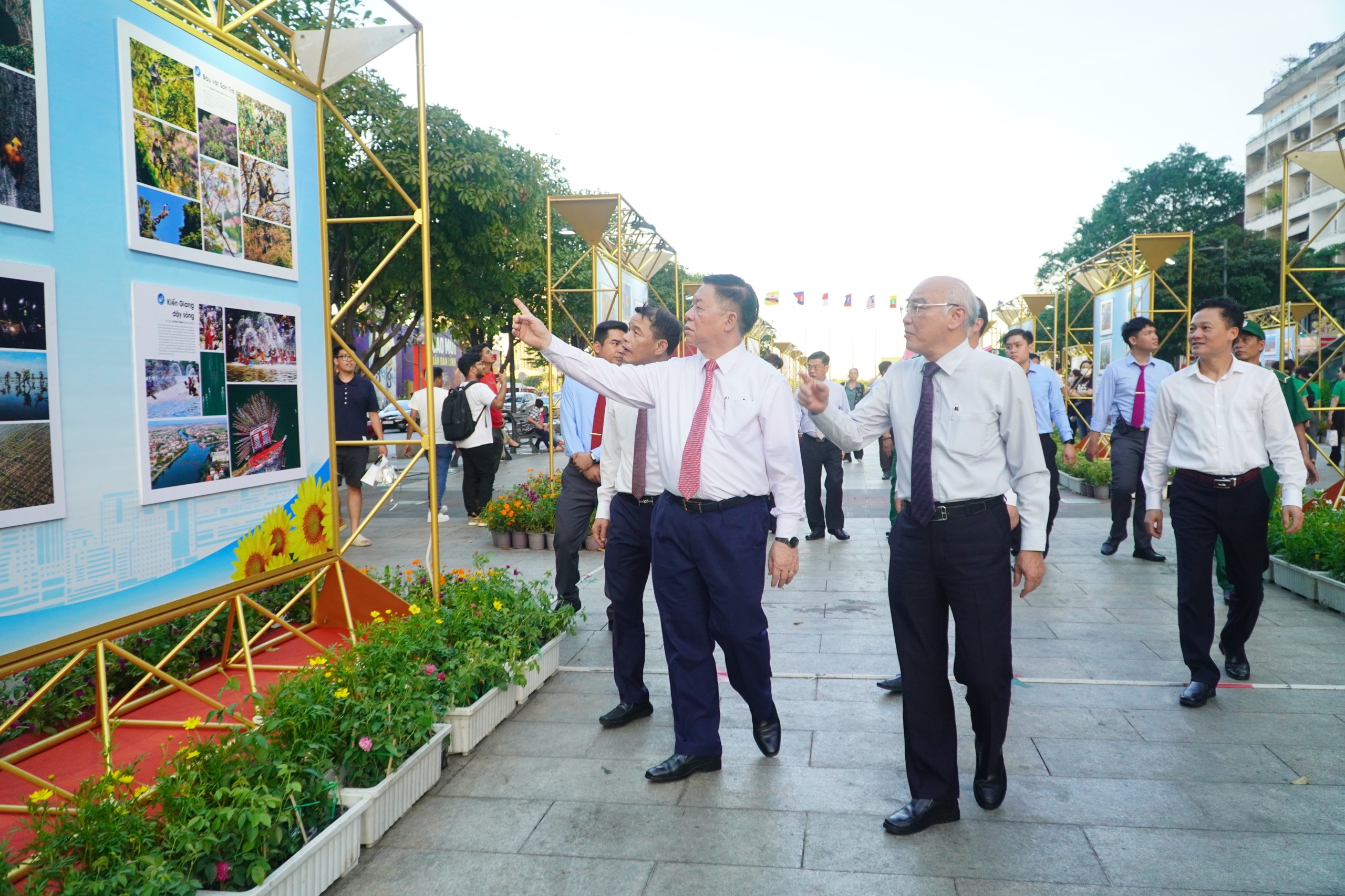 Khai mạc triển lãm ảnh