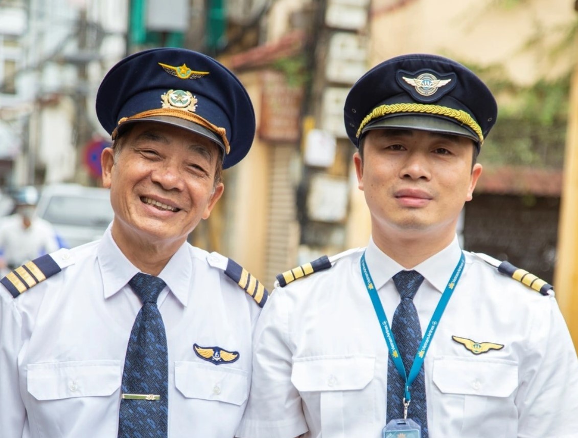 Chuyện chưa kể: Khi phi c&ocirc;ng "vừa l&agrave; tiếp vi&ecirc;n, vừa l&aacute;i m&aacute;y bay"- Ảnh 10.