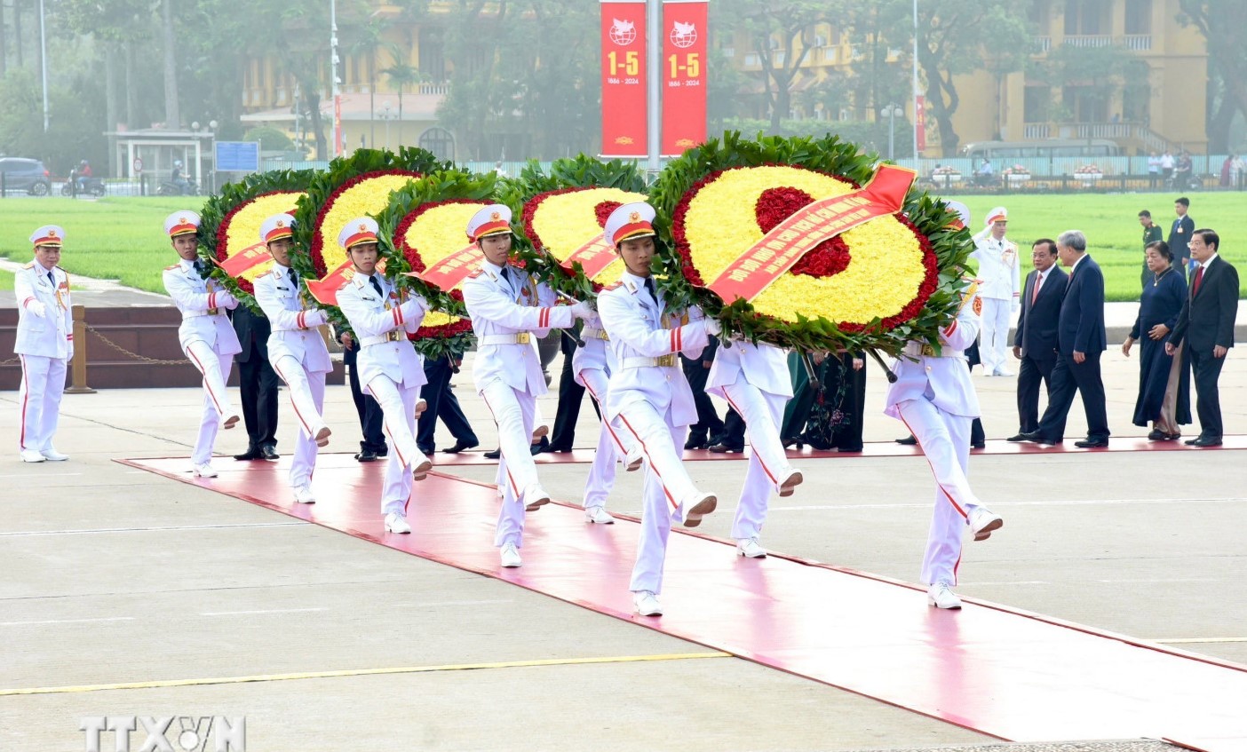 L&atilde;nh đạo Đảng, Nh&agrave; nước v&agrave;o Lăng viếng Chủ tịch Hồ Ch&iacute; Minh- Ảnh 1.