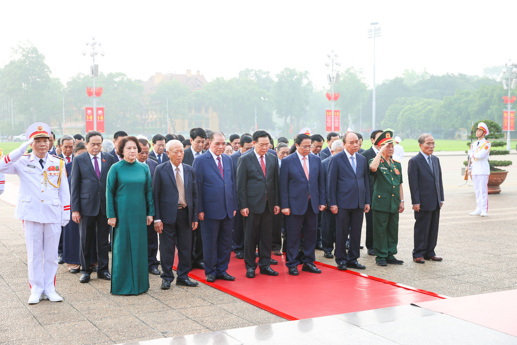 L&atilde;nh đạo Đảng, Nh&agrave; nước v&agrave;o Lăng viếng Chủ tịch Hồ Ch&iacute; Minh- Ảnh 3.