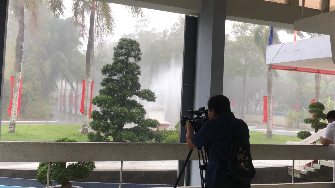 CLIP: Người d&acirc;n Cần Thơ vui sướng khi đ&oacute;n cơn mưa 