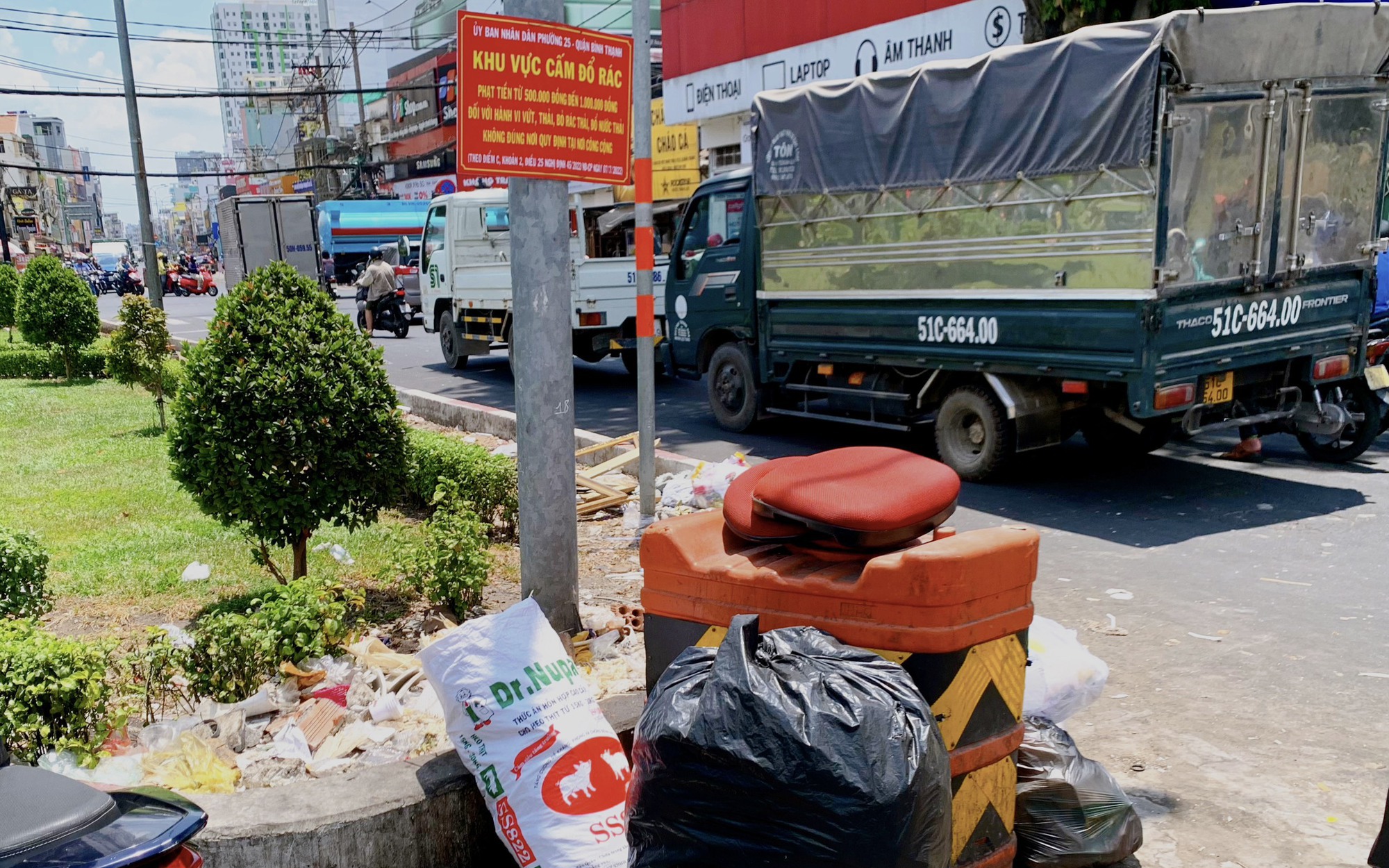 Bất chấp biển báo cấm