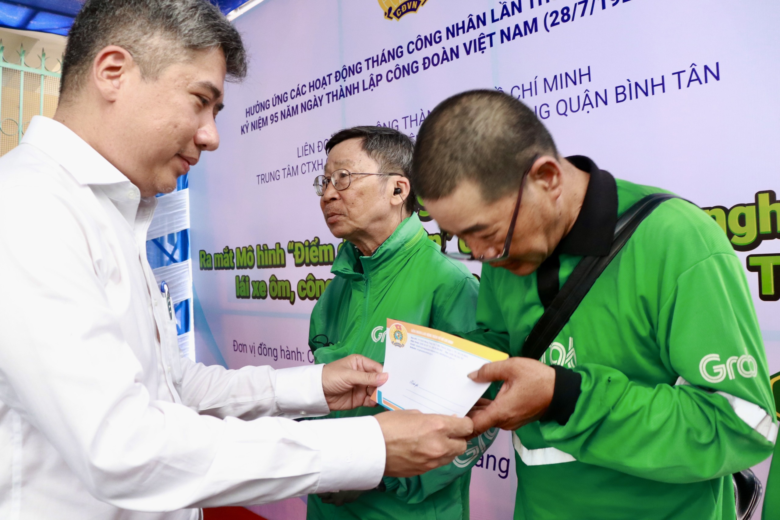 Độc đ&aacute;o m&ocirc; h&igrave;nh "Điểm dừng ch&acirc;n" d&agrave;nh cho đo&agrave;n vi&ecirc;n nghiệp đo&agrave;n xe &ocirc;m- Ảnh 6.
