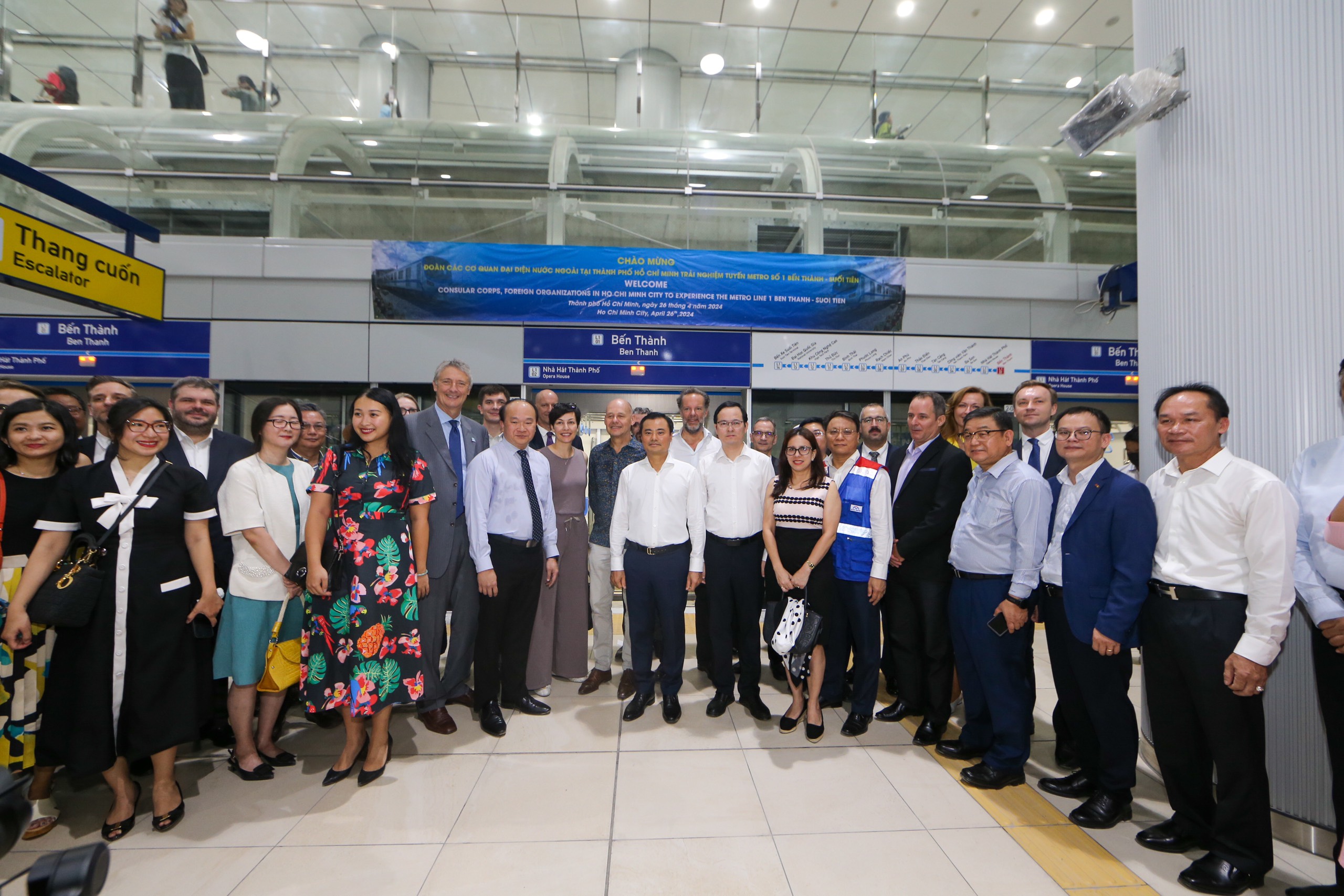 Metro số 1 lần đầu chạy tự động, đ&oacute;n những vị kh&aacute;ch đặc biệt- Ảnh 2.