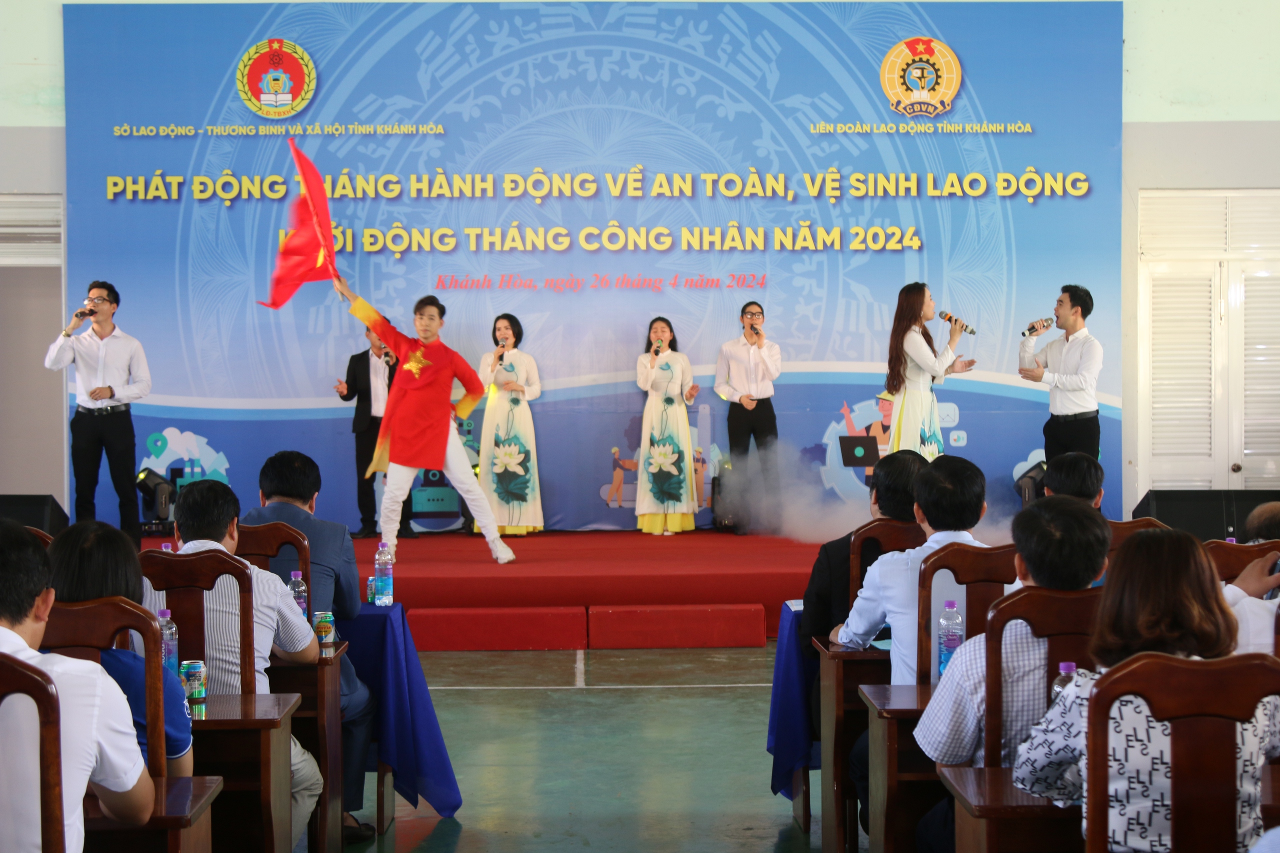 Kh&aacute;nh Ho&agrave; khởi động Th&aacute;ng C&ocirc;ng nh&acirc;n- Ảnh 1.