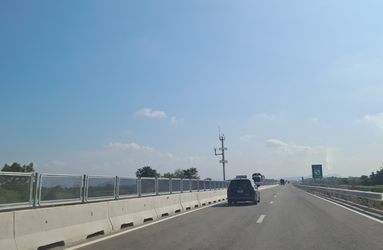 H&igrave;nh ảnh cao tốc Cam L&acirc;m - Vĩnh Hảo ng&agrave;y đầu th&ocirc;ng tuyến- Ảnh 8.