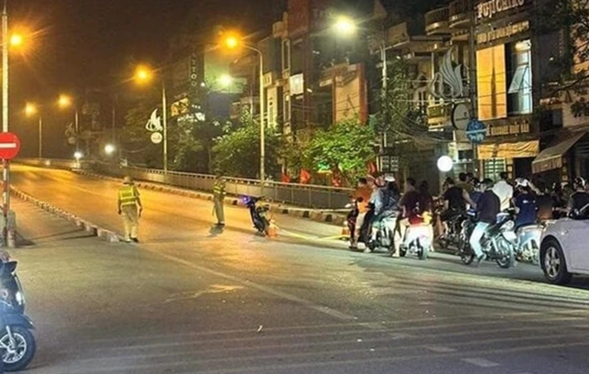 Sau khi tấn công cảnh sát trên xe áp giải, nghi phạm nhảy xuống sông chết đuối- Ảnh 1.