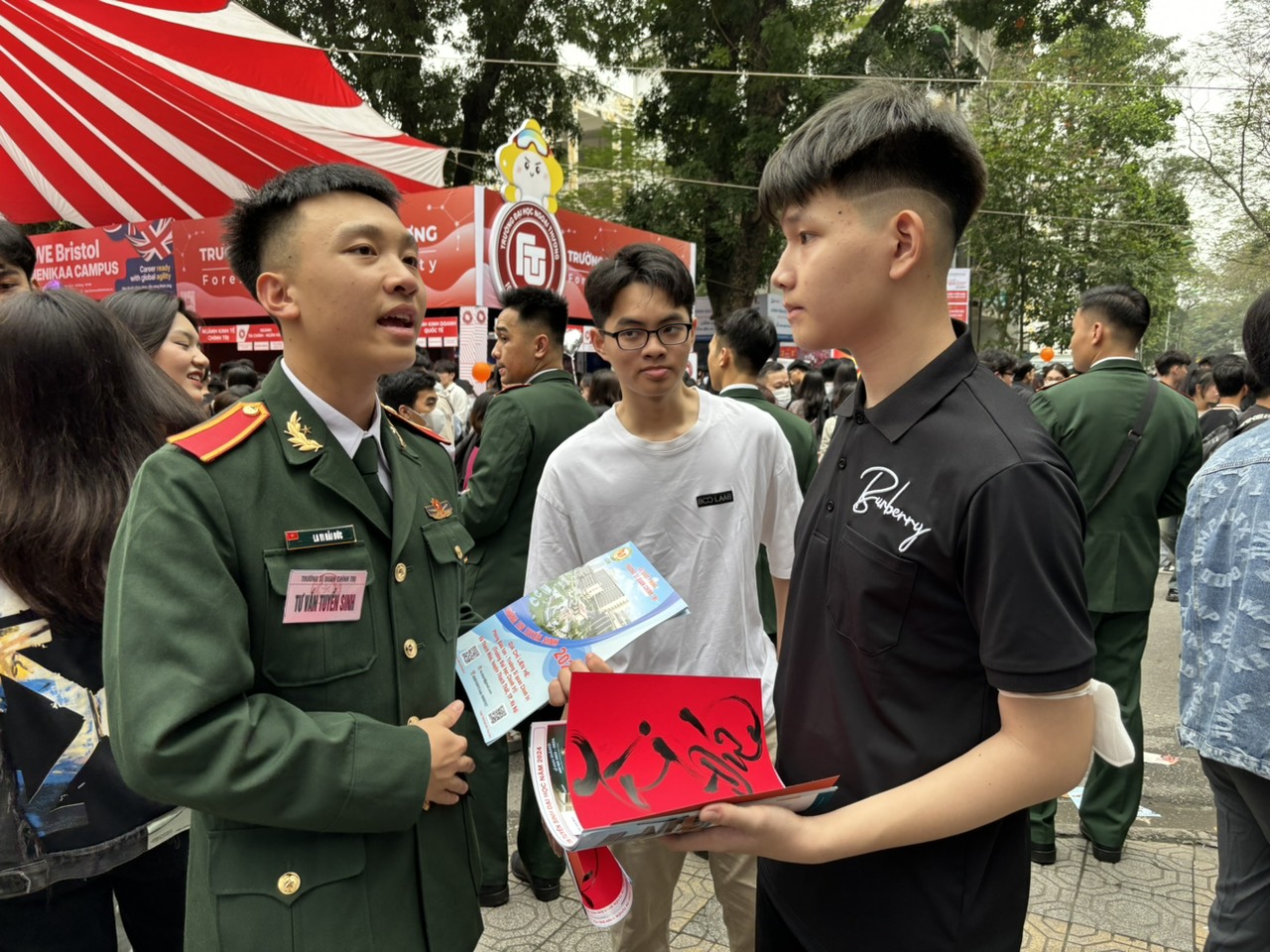 Tổ chức kỳ thi riêng cho các trường quân đội- Ảnh 2.