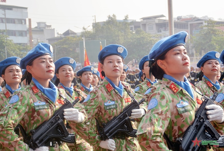 Bộ Quốc ph&ograve;ng hợp luyện lực lượng diễu binh, diễu h&agrave;nh tại Điện Bi&ecirc;n Phủ- Ảnh 7.