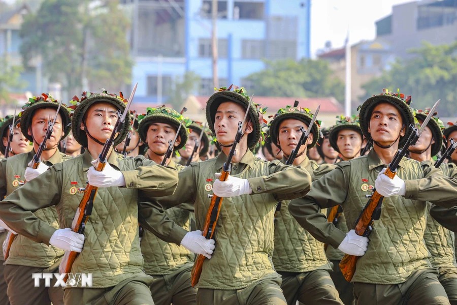 Bộ Quốc ph&ograve;ng hợp luyện lực lượng diễu binh, diễu h&agrave;nh tại Điện Bi&ecirc;n Phủ- Ảnh 1.