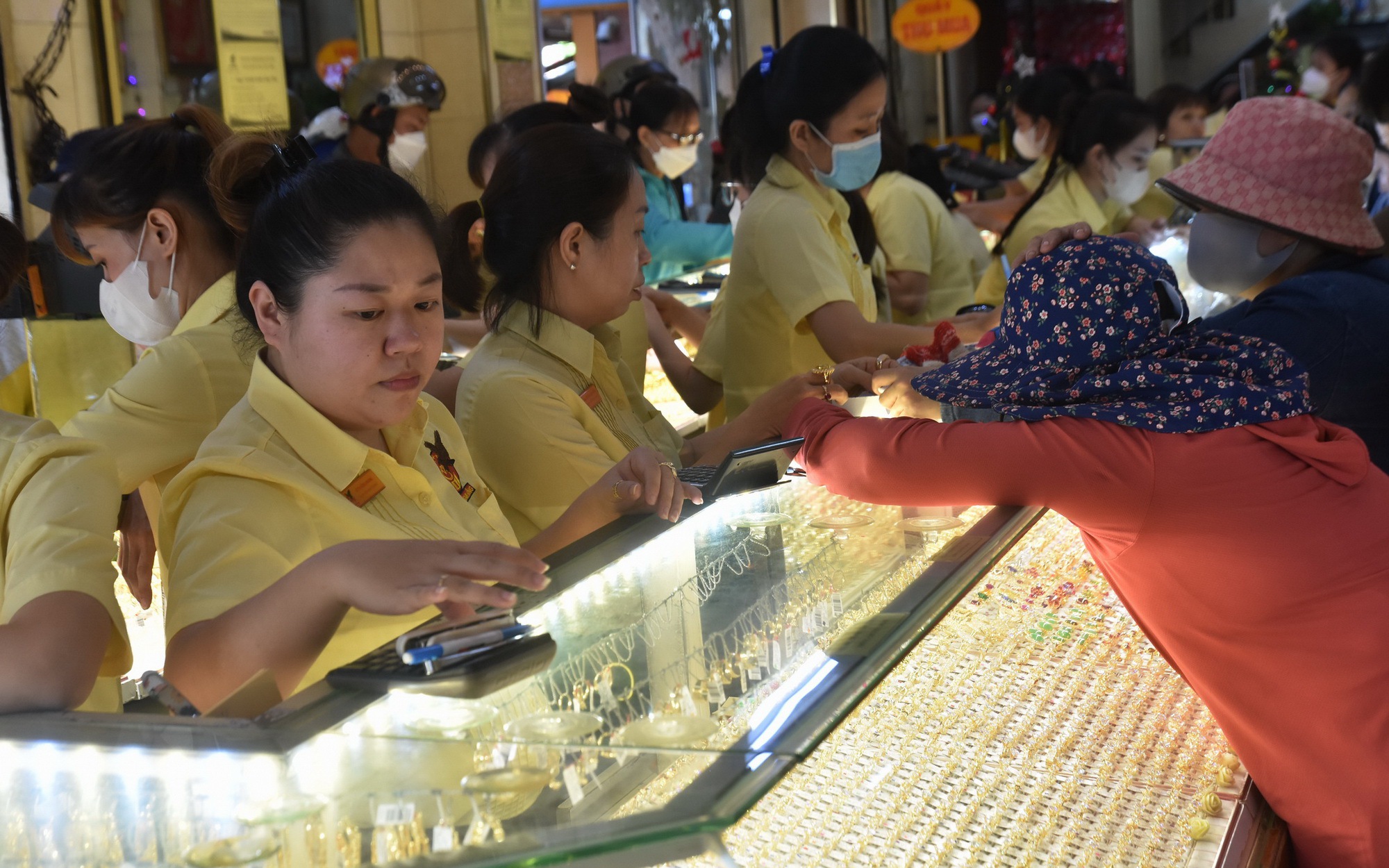 Giá vàng hôm nay, 27-4: Đột ngột sụt giảm