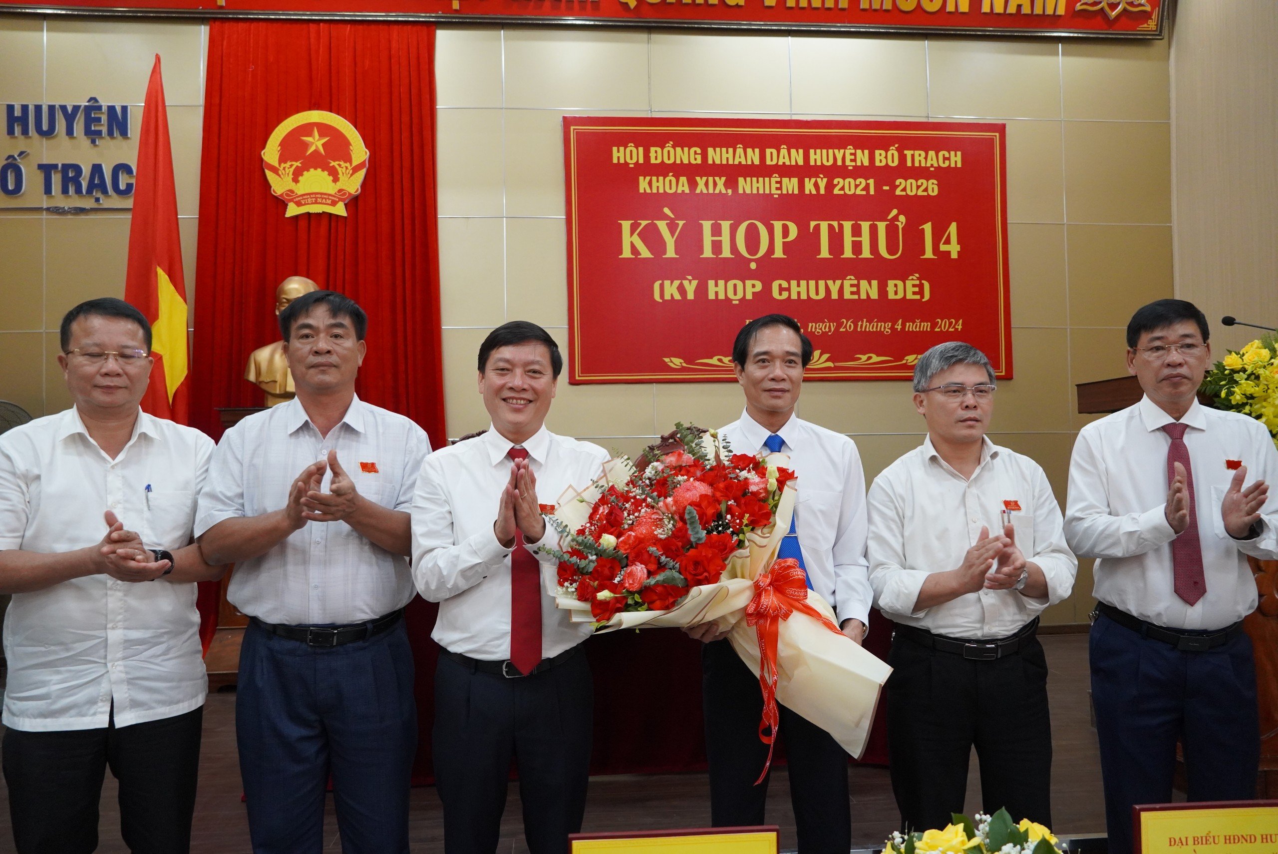 Ph&oacute; gi&aacute;m đốc sở tr&uacute;ng cử chủ tịch huyện ở Quảng B&igrave;nh- Ảnh 1.
