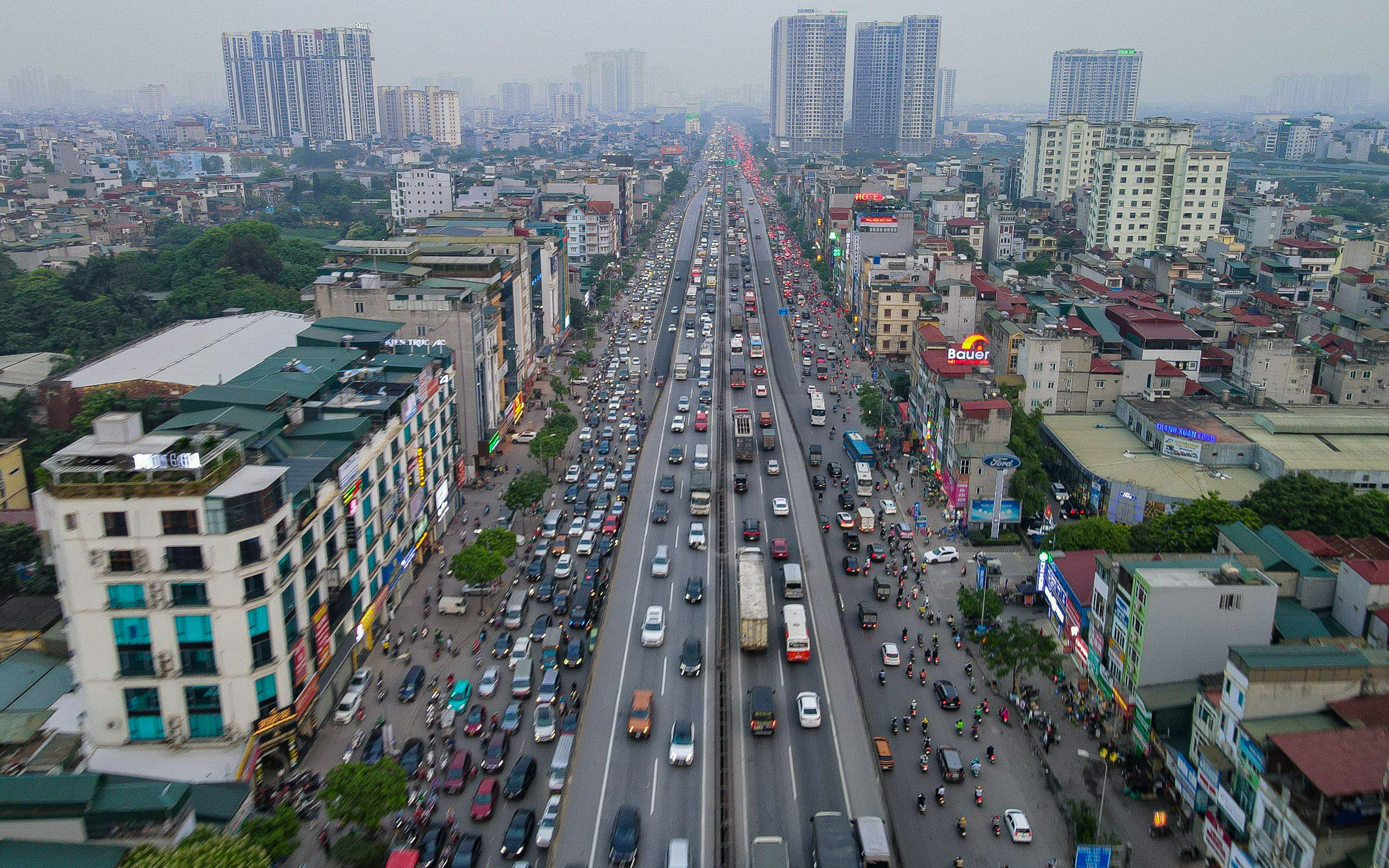 Người dân đổ về quê khiến cửa ngõ thủ đô ùn tắc
