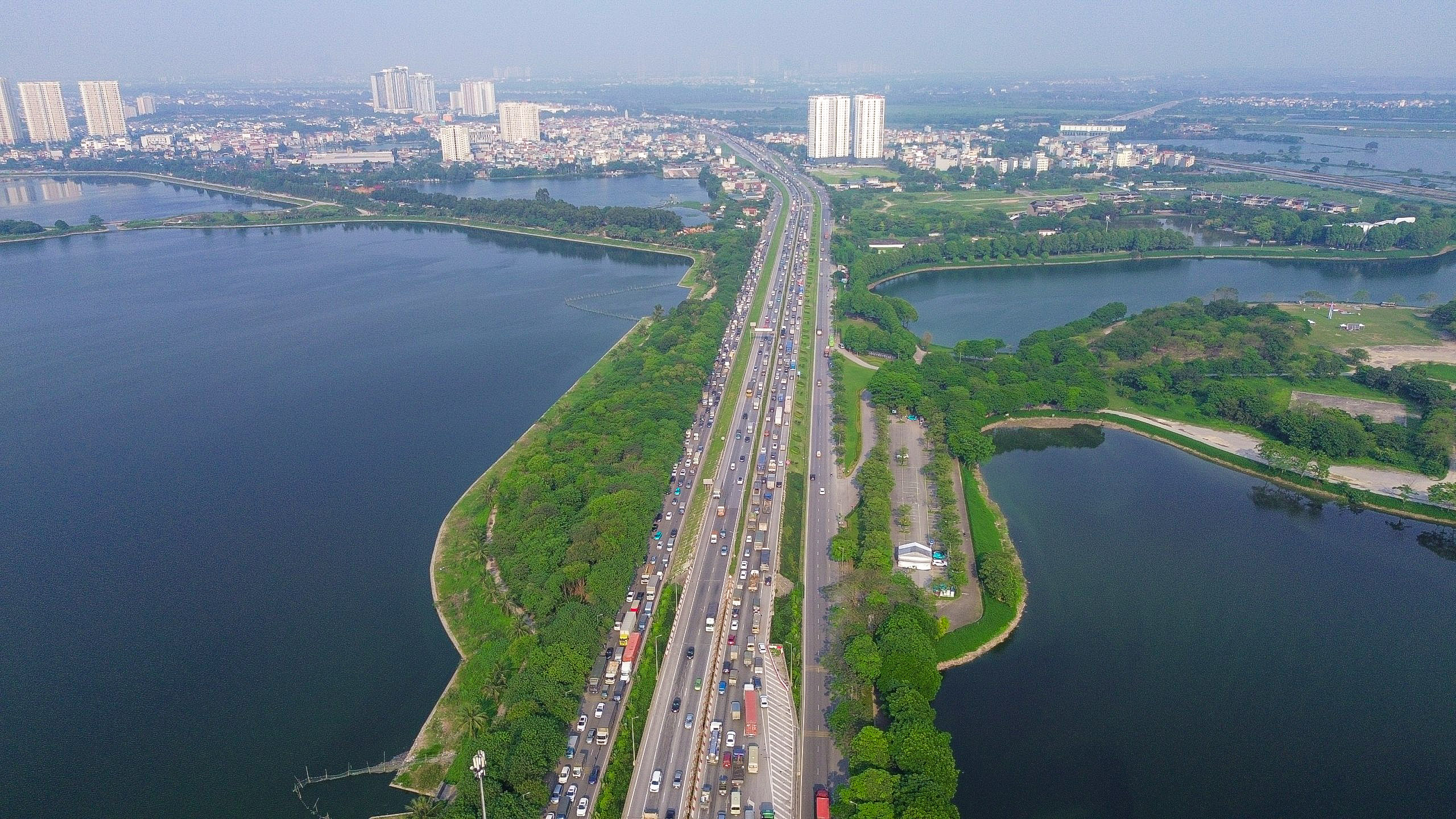 Người dân đổ về quê khiến cửa ngõ thủ đô ùn tắc- Ảnh 13.