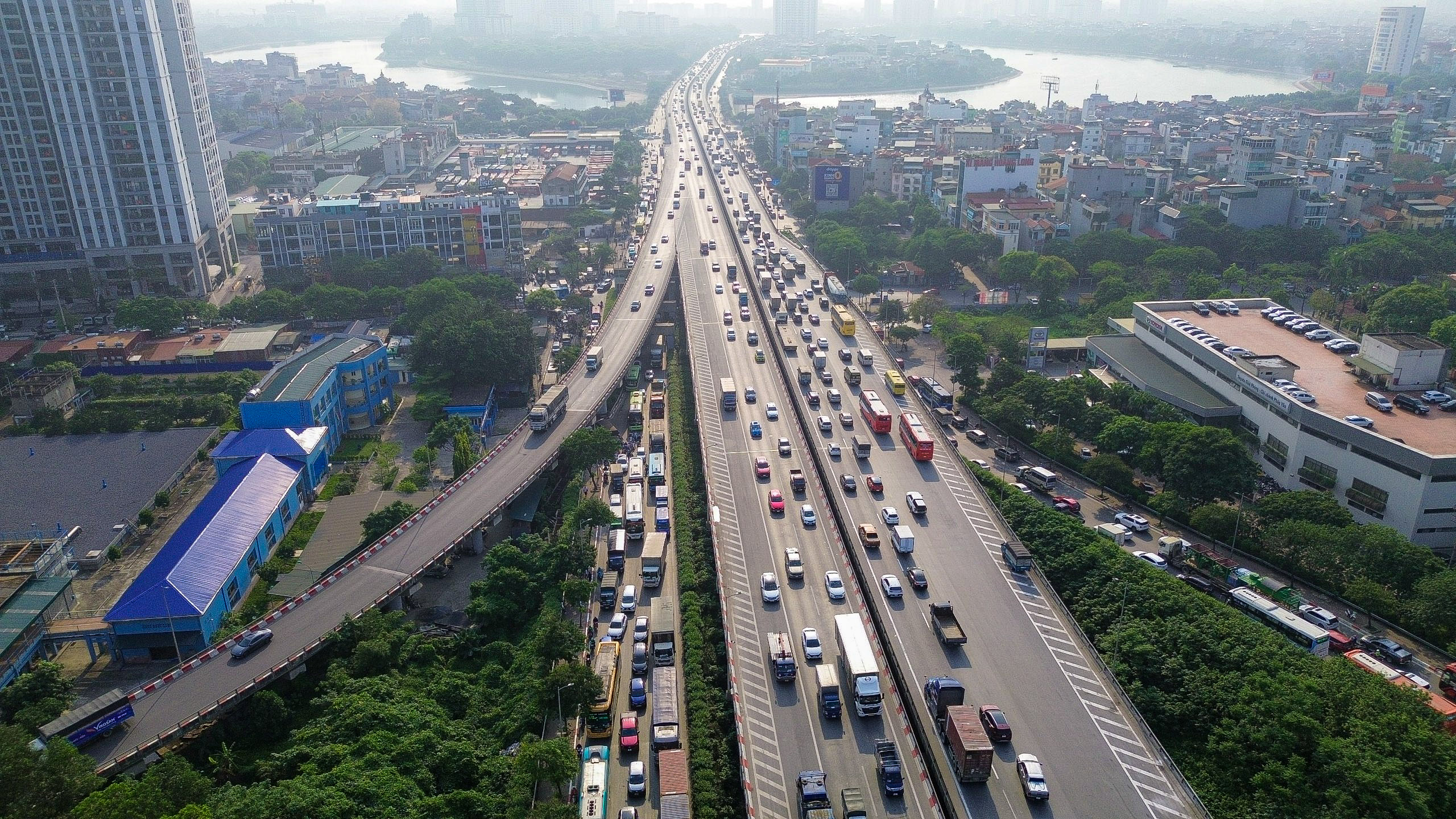 Người dân đổ về quê khiến cửa ngõ thủ đô ùn tắc- Ảnh 6.