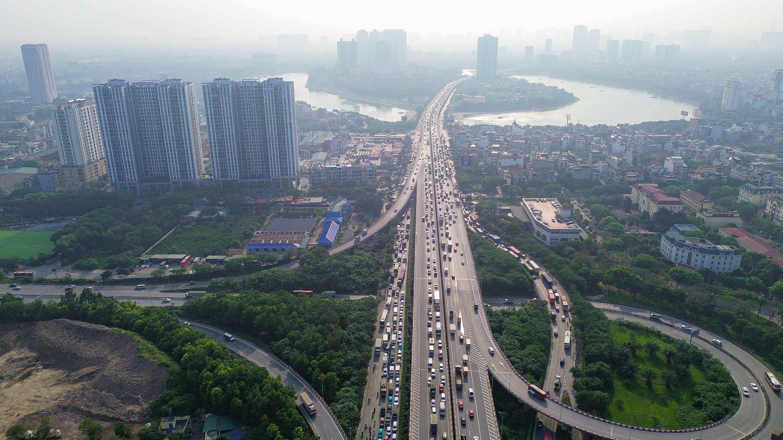 Người dân đổ về quê khiến cửa ngõ thủ đô ùn tắc- Ảnh 12.